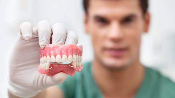 Главные мифы о протезировании зубов, которые мешают вам улыбаться