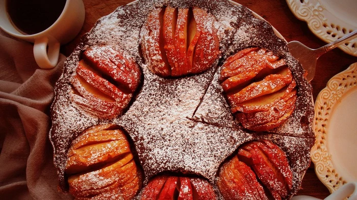 Как приготовить шоколадный яблочный пирог