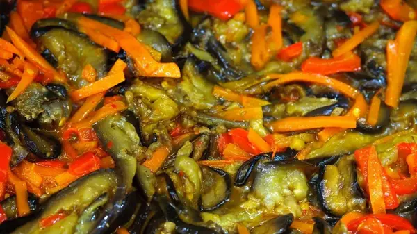 Баклажаны по-корейски: рецепт пикантной закуски