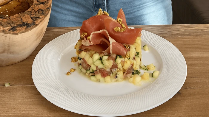 Тартар из прошутто и дыни: рецепт изящной закуски