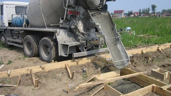 Почему стоит купить бетон с доставкой: преимущества такого решения