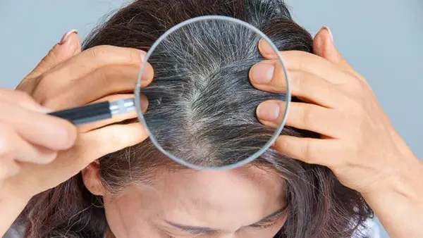 Как замаскировать седину за 1 секунду: гениальный совет от топ-стилиста