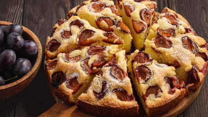 Этот сливовый пирог тает во рту: рецепт для уютной осени