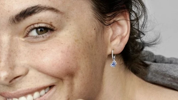 Серьги с эмалью Pandora: особенности и разновидности