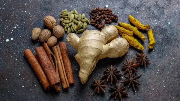 Лучшая специя, которая уменьшает вздутие живота: добавляйте ее в блюда