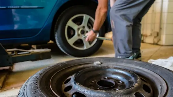 Готовим автомобиль к морозам: идеальное время для перехода на зимние шины