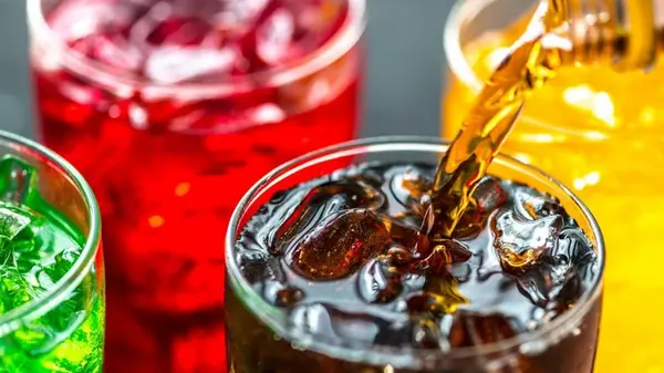 Популярный напиток, разрушающий кости после 60: врачи предупредили о скрытой опасности