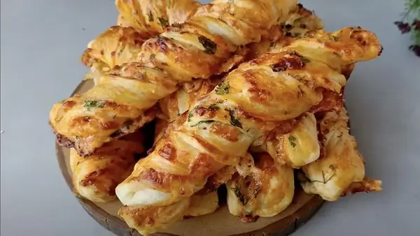 Рецепт булочек детям в школу: получаются вкуснее пиццы