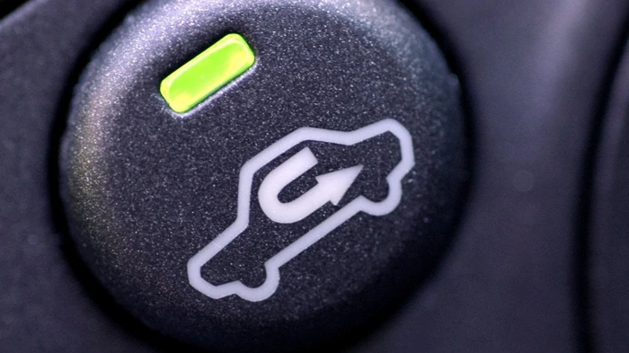 В автомобиле есть кнопка, экономящая до 30% бензина: где она расположена