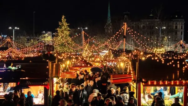 Рождественскую ярмарку в роскошном швейцарском городе признали самой красивой в Европе