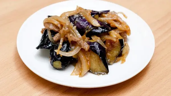 Баклажаны, жаренные с луком: простой рецепт полезной закуски