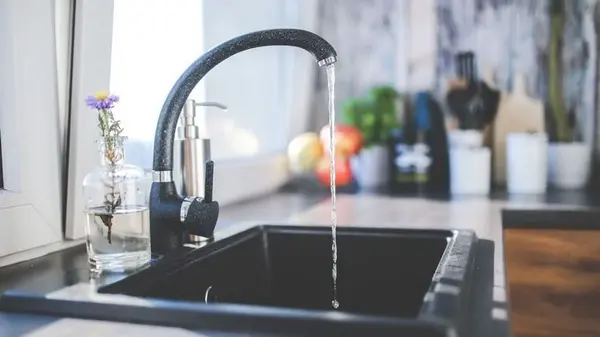 Соду и уксус категорически нельзя использовать от засора в раковине: вот почему