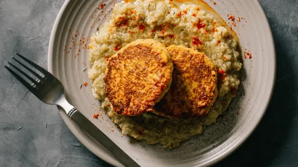 Чрезвычайно нежные и сочные: куриные котлеты «Птичье молоко» — попробуйте, не пожалеете