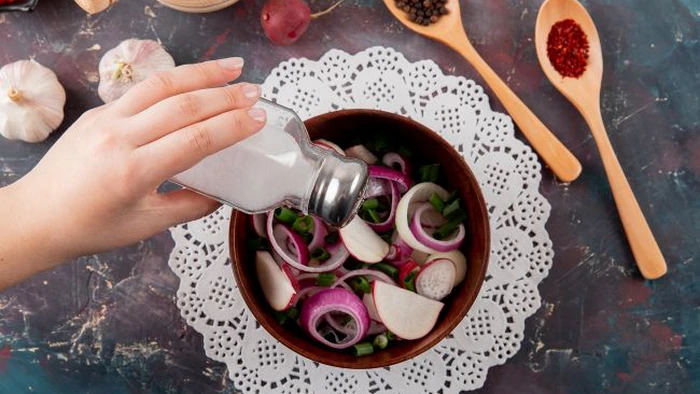 Сколько соли можно есть ежедневно, чтобы держать давление под контролем?