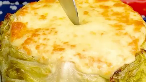 Маринованное в пиве мясо, запеченное в головке капусты: оригинальный рецепт