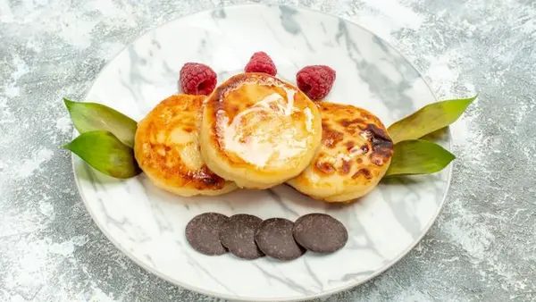 Сырники прилипают и разваливаются? Один простой ингредиент, который спасет завтрак