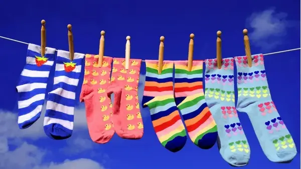 Как лучше хранить носки: почему не складывать друг в друга