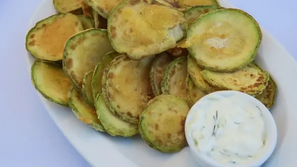 Жареные кабачки в сырном кляре: рецепт легкой закуски