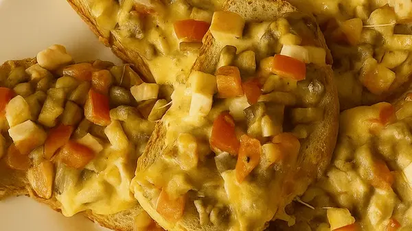 Горячие бутерброды с копченой курицей и грибами: оригинальный рецепт