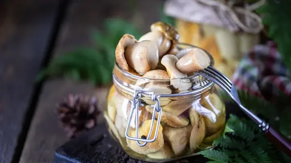 Как приготовить универсальный маринад, подходящий для консервации всех видов грибов