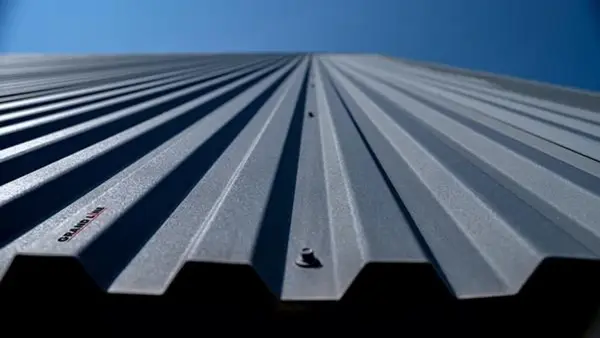 Профлист против традиционных кровельных материалов