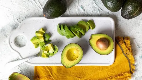 Раскрыт гениальный трюк, после которого авокадо не будет темнеть