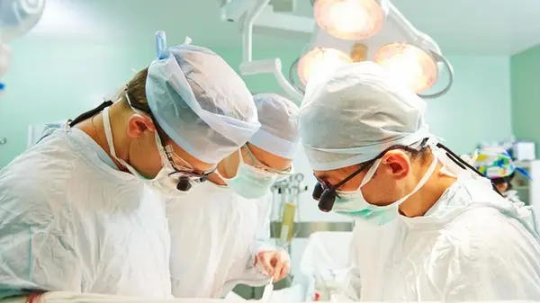 Не декор, а необходимость: почему в операционной не бывает белых стен