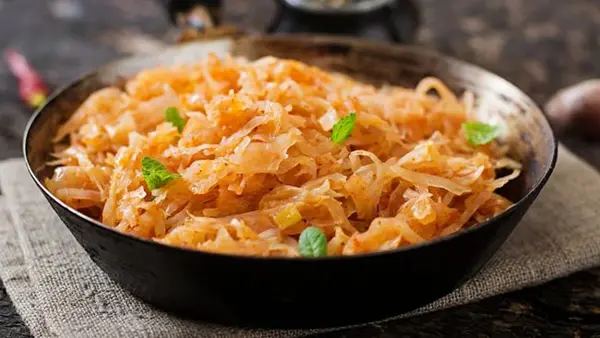 Такой тушеной капусты вы еще не готовили: рецепт сочного блюда