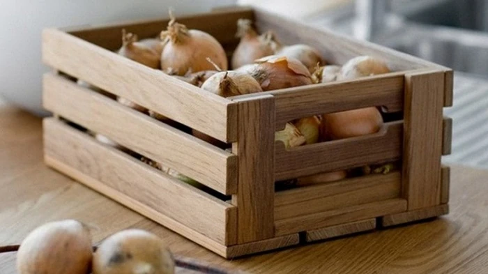 Как хранить лук на зиму: три ошибки, из-за которых урожай не доложит до весны