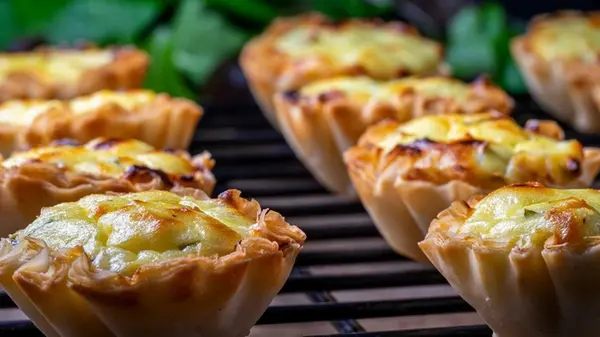 Жульен в тарталетках: рецепт вкусной закуски