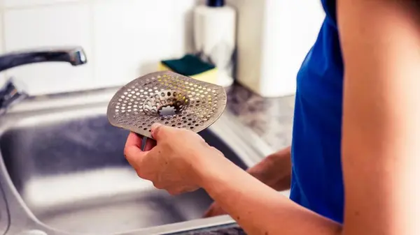 Как убрать запах канализации на кухне: 5 простых хитростей