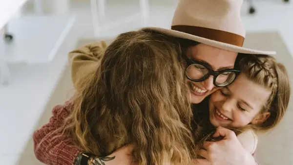 Психологи назвали одну вещь, которая, по их мнению, мешает счастью старших дочерей