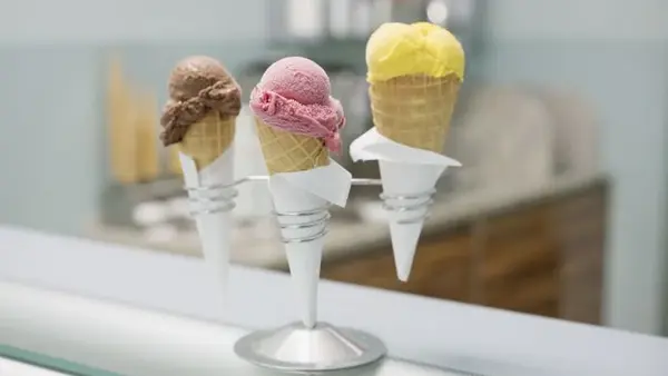 Можно ли есть мороженое с белым инеем на поверхности: ответ стоит знать всем