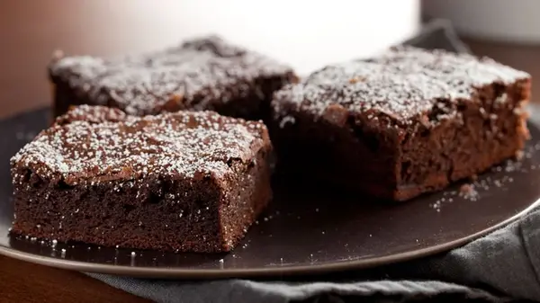 Яблочный брауни, который тает во рту: простой рецепт необыкновенно вкусного десерта