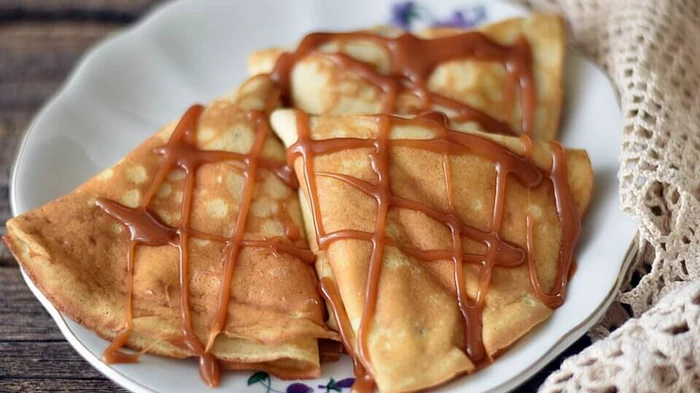 Блинчики со сливами: необычная идея осеннего завтрака