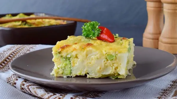 Заливной пирог с цветной капустой, брокколи и сыром: рецепт для новичков