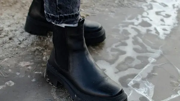 Как за 5 минут сделать зимнюю обувь полностью нескользской