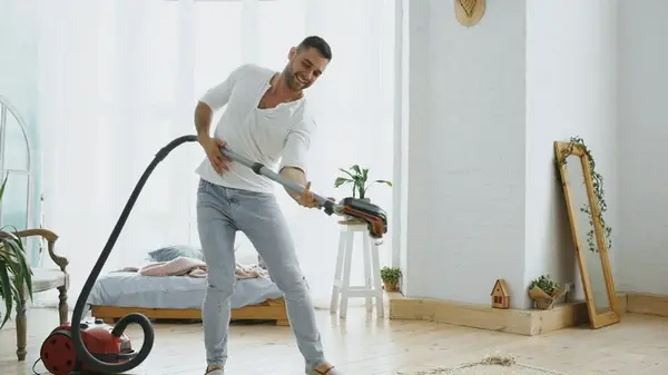 Профессиональные клинеры рассказали о 5 предметах в доме, которых следует избавиться ради чистоты