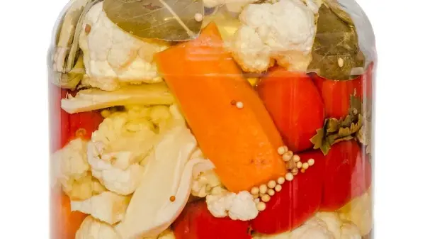 Цветная маринованная капуста: рецепт оригинальной закуски