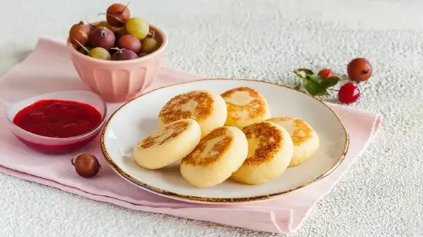 Без масла и хлопот: пышные сырники в духовке, которые не расплываются