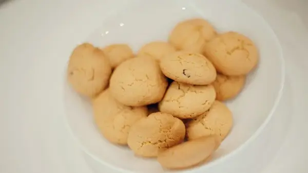 Без масла и яиц: рецепт бюджетного печенья на молоке