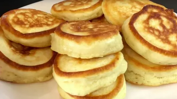 Оладьи будут мягкими и пышными и не будут опадать после жарки: этот ингредиент меняет все