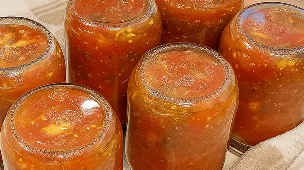 Маринованные помидоры в пряной заправке: интересный рецепт