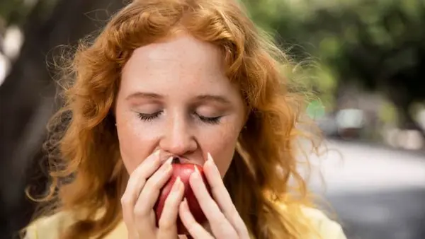 5 продуктов, которые помогают легко избавиться от неприятного запаха изо рта