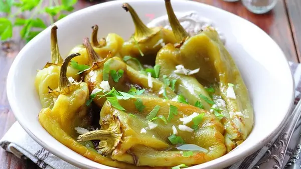 Болгарский перец, жаренный с чесноком: рецепт универсальной закуски