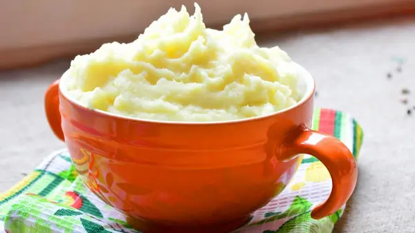 Он не дает шансов комочкам: назван лучший инструмент для приготовления идеального пюре