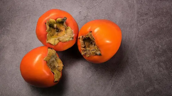 Какие полезные свойства имеет хурма и как ее есть: диетологи поделились советами