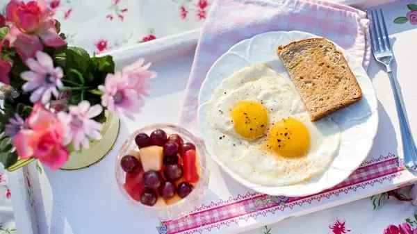 Какой продукт имеет много клетчатки и идеально подойдет для яичницы: диетолог раскрыла секрет