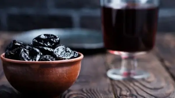 Домашняя настойка на черносливе и специях: напиток, который затмит магазинные аналоги