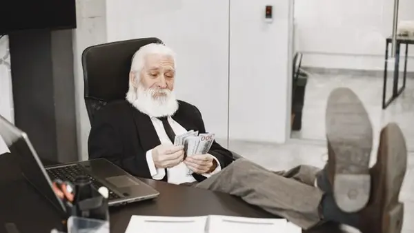 Финансово успешные люди избегают этих привычек: 10 вещей, которые вгонят вас в долги